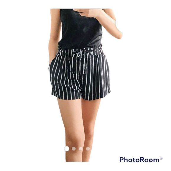 Ambiance Apparel women’s high waisted black/white striped shorts with pockets L - Picture 1 of 7